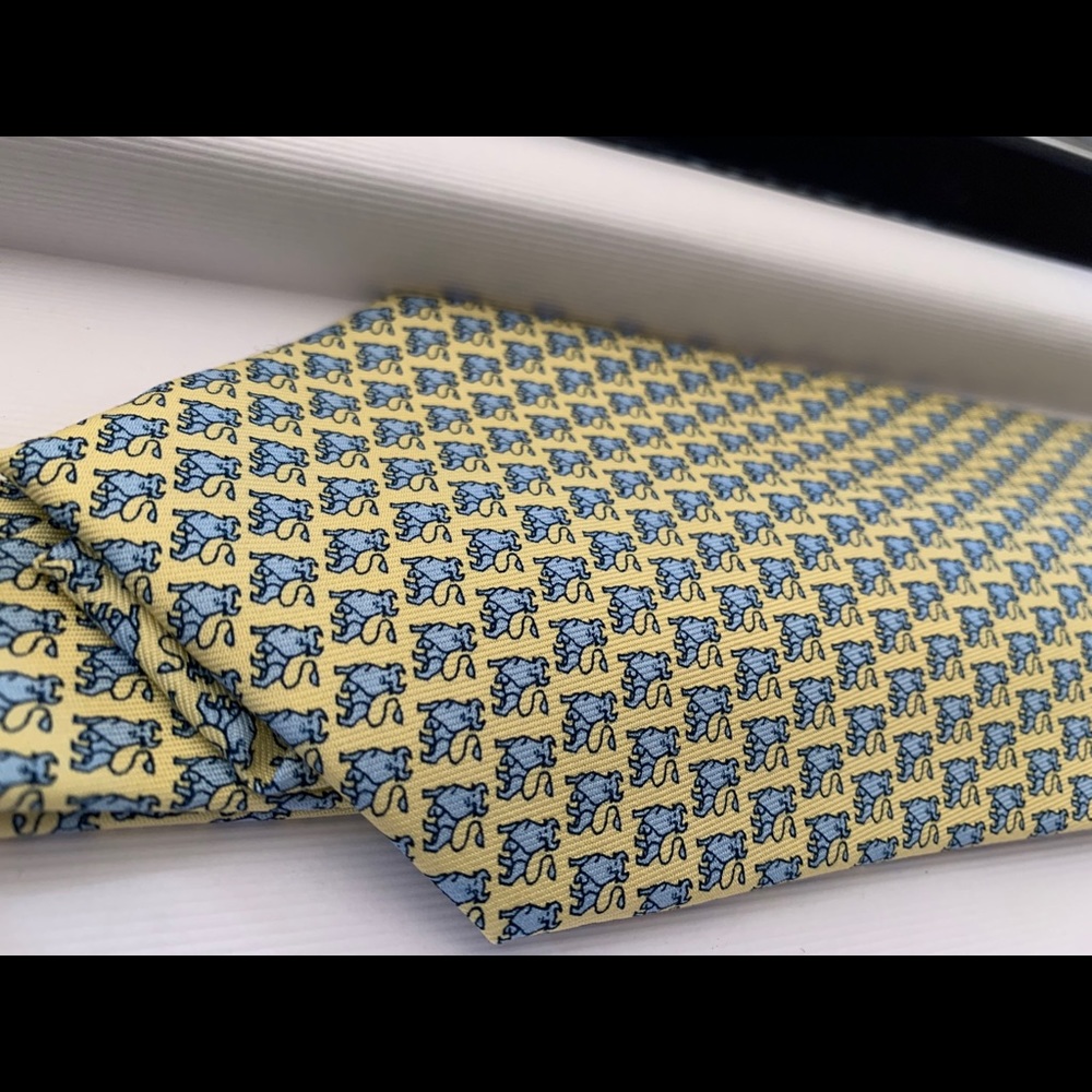 Vineyard Vines Merrill Lynch Yellow Bulls Mens Tie